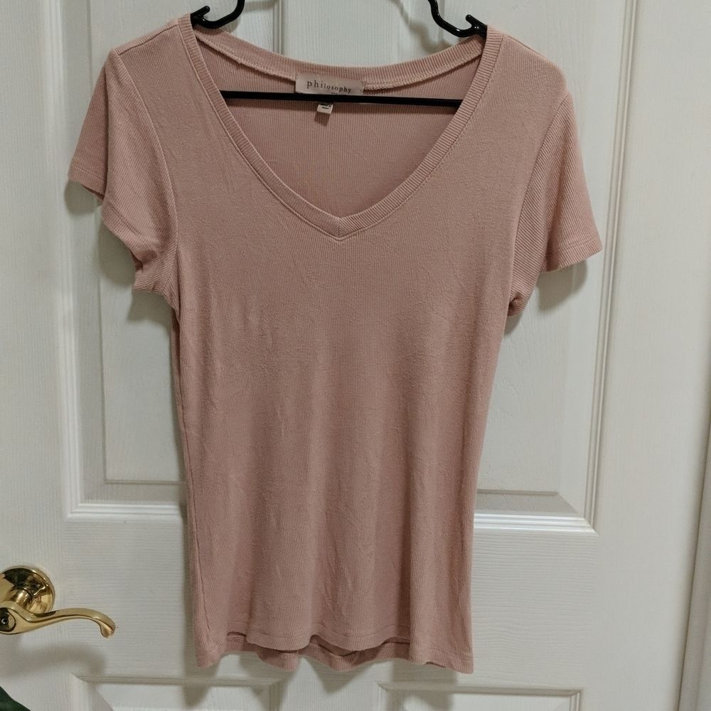 Philosophy Women's V-Neck Fitted Tee w/Subtle Pattern Size Medium Peach